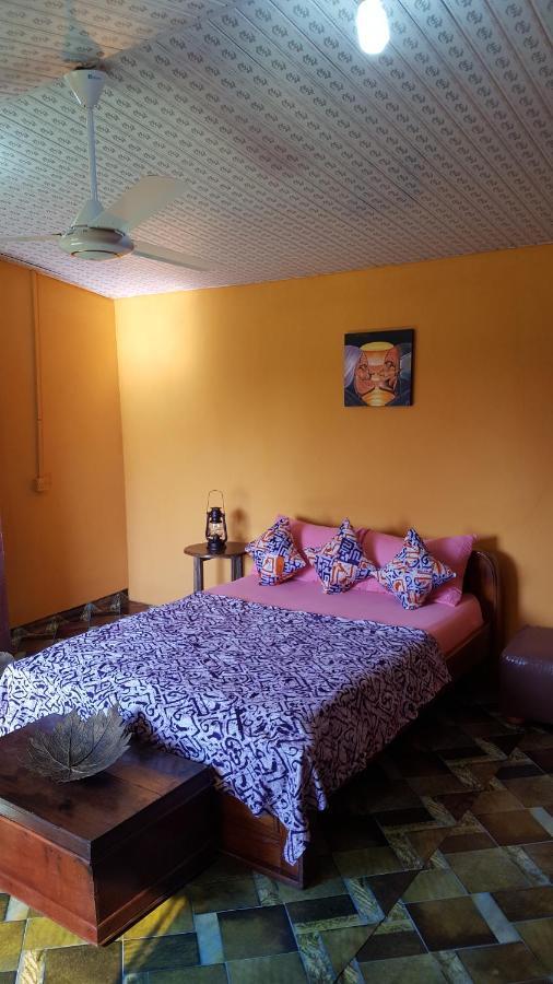 Golden Lilies Hotel Kokrobite Exterior foto